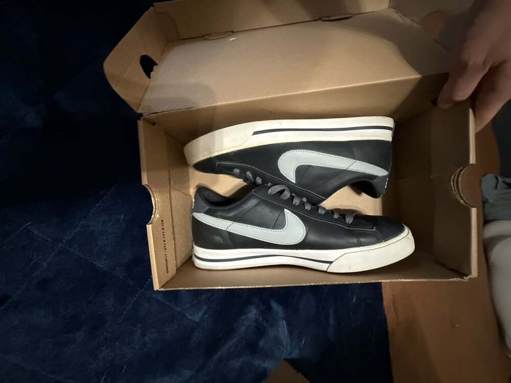 Nike WMNS Sweet Classic Leather Black Silver Size 8.5